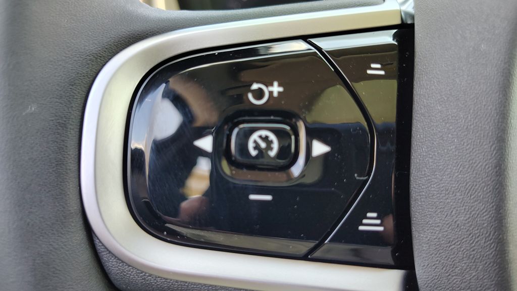 2026 Volvo XC90 Plus - Photo 17
