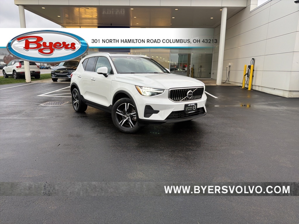 2025 Volvo XC40 Core