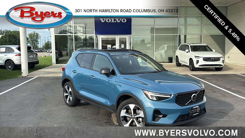 2025 Volvo XC40 B5 Plus Dark AWD's photo