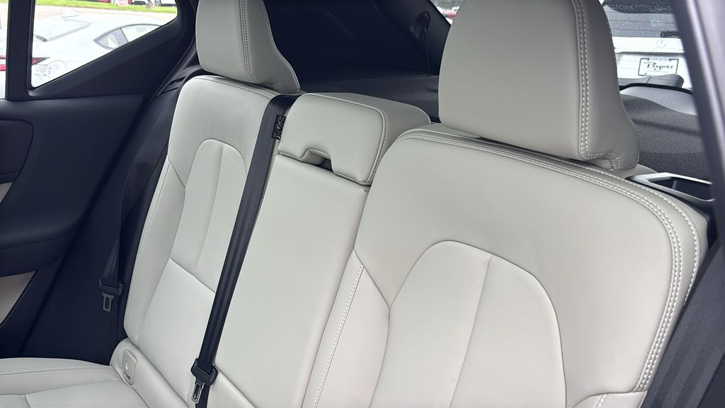2026 Volvo XC40 Ultra - Photo 27