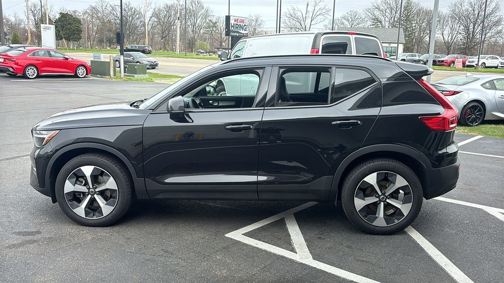 Certified 2024 Volvo XC40 B5 Core SUV