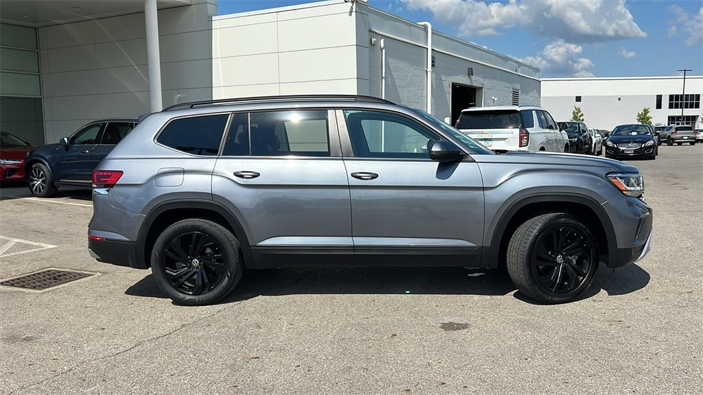 Used 2023 Volkswagen Atlas SE w/Tech with VIN 1V2HR2CA2PC515744 for sale in Columbus, OH