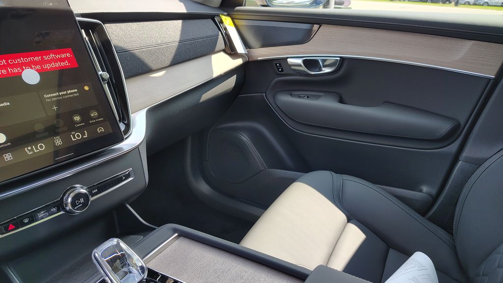 2026 Volvo XC90 Plus - Photo 29