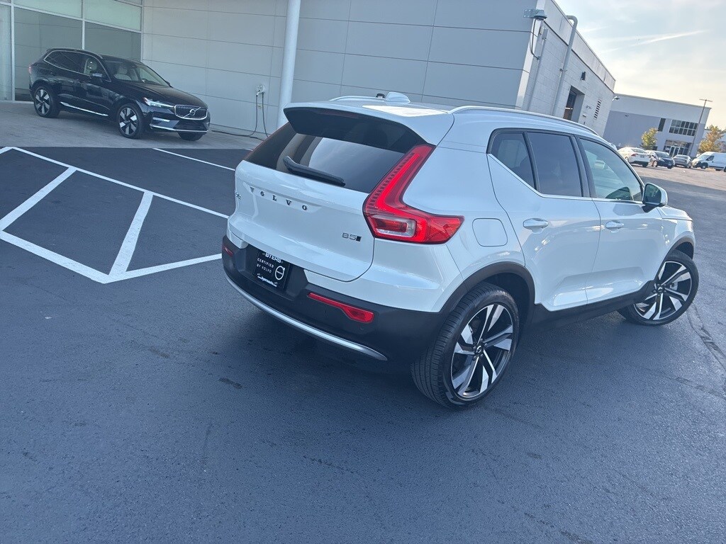 2025 Volvo XC40 Plus photo 4