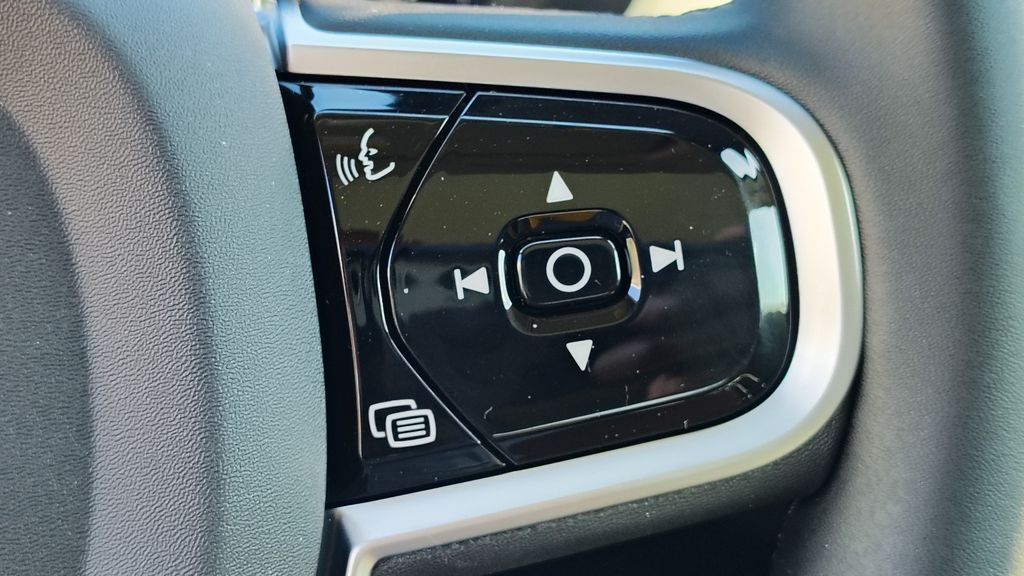 2026 Volvo XC60 Plus - Photo 17