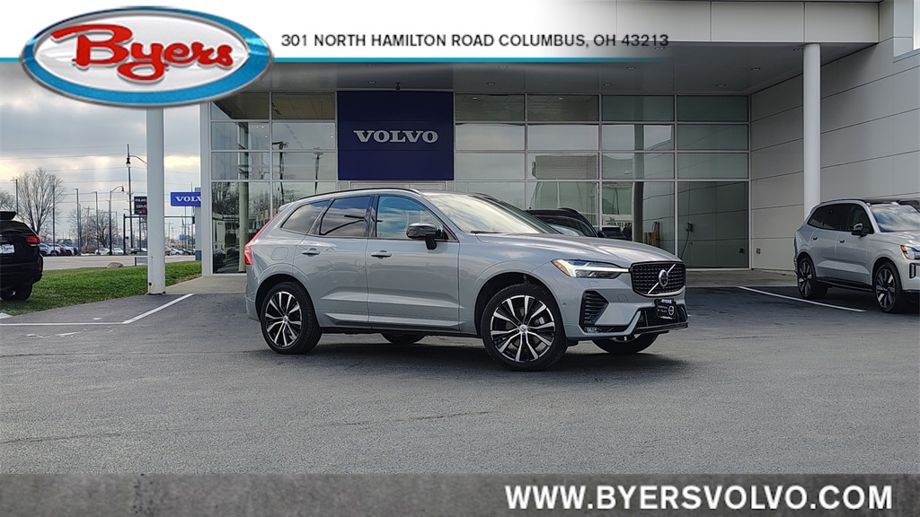 2025 Volvo XC60 Plus's photo
