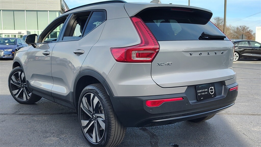 2025 Volvo XC40 Plus photo 3