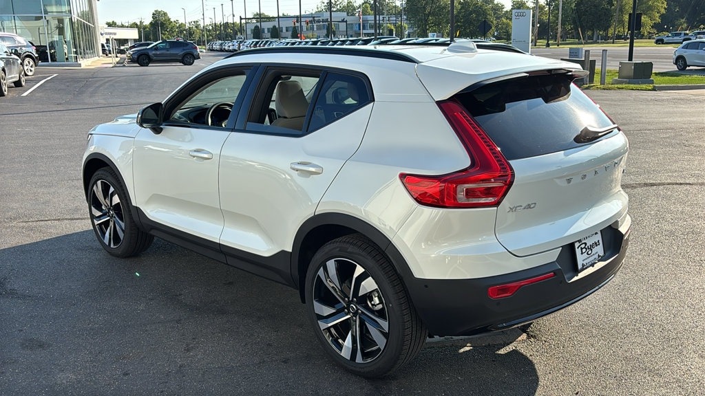 New 2026 Volvo XC40 B5 Ultra SUV