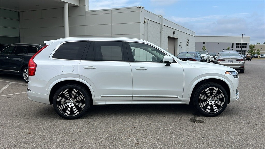 2025 Volvo XC90 Plus photo 2