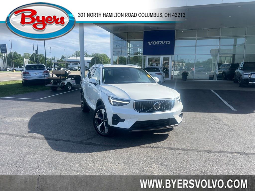 2025 Volvo XC40 B5 Plus Bright AWD's photo