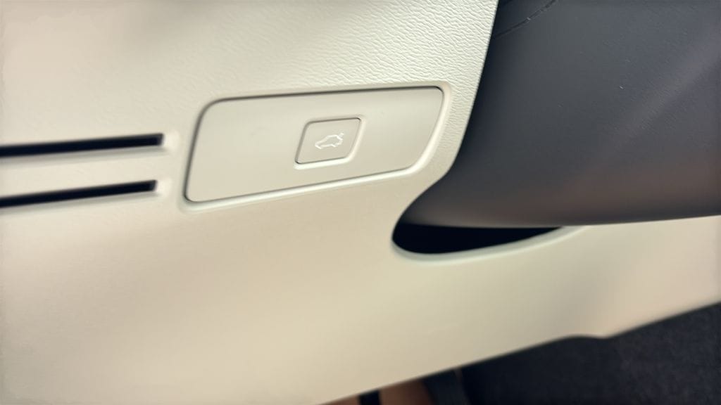 2026 Volvo XC40 Ultra - Photo 13