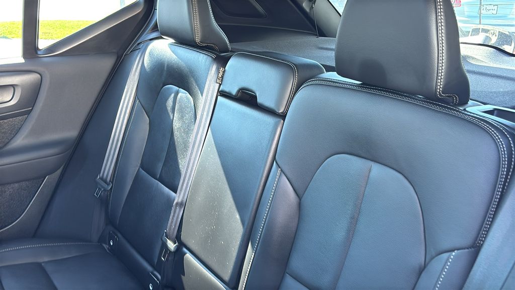 2026 Volvo XC40 Plus - Photo 27