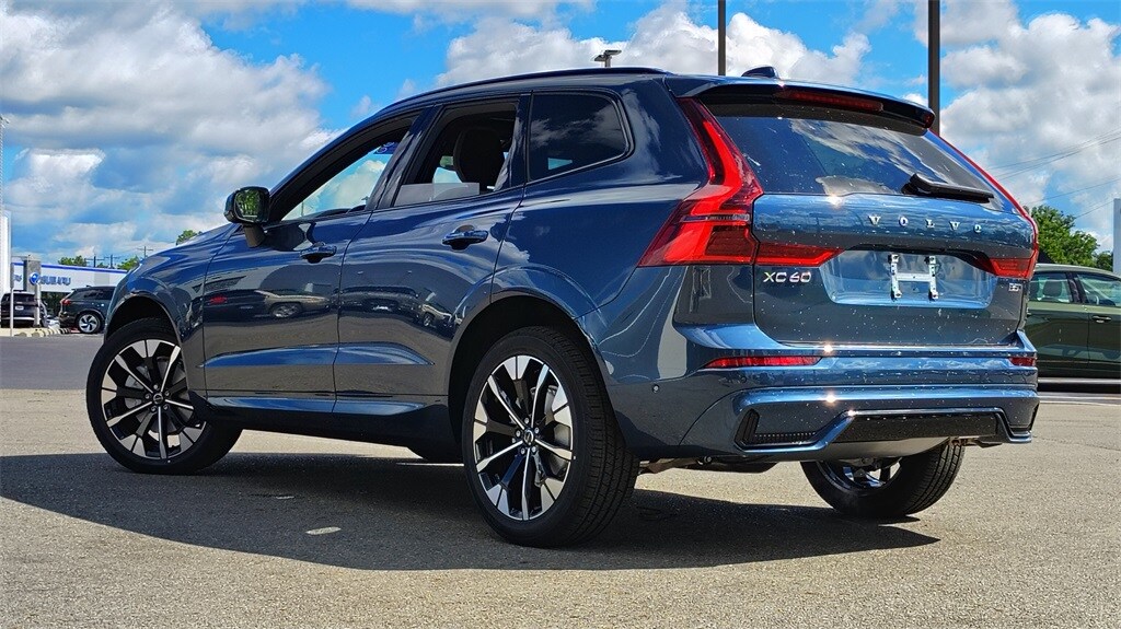 2026 Volvo XC60 B5 Plus photo 4