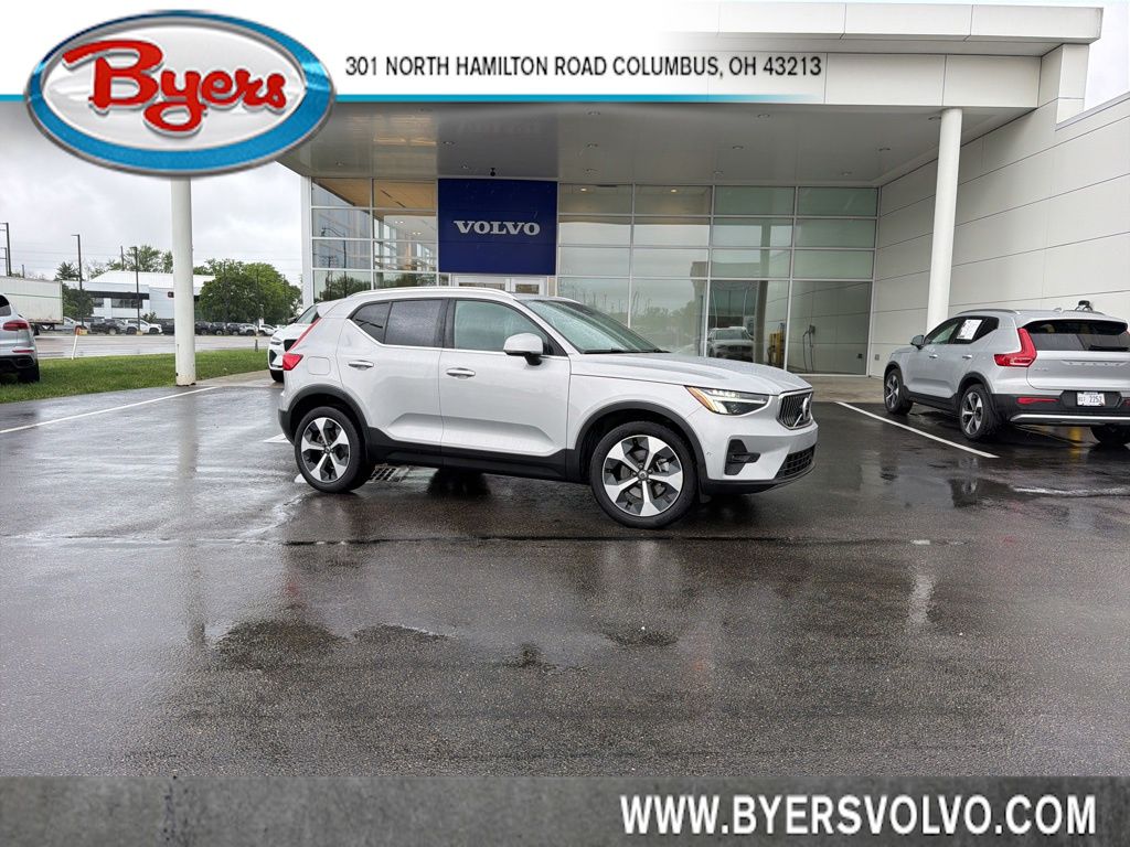 2025 Volvo XC40 B5 Plus Bright AWD's photo