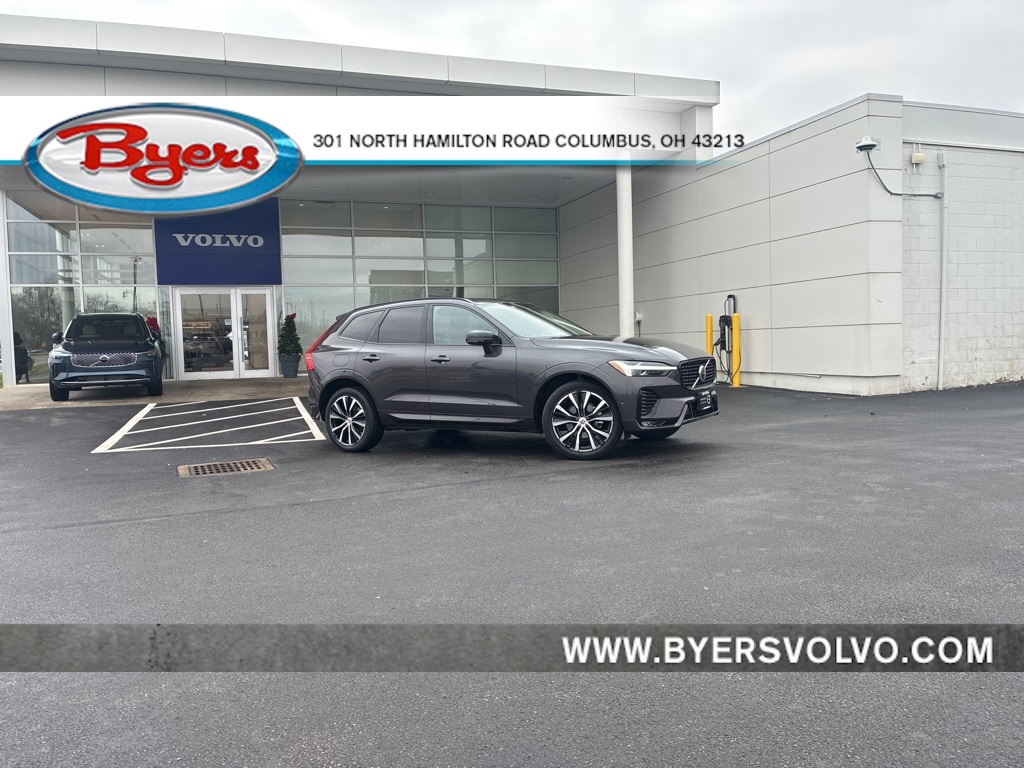 2025 Volvo XC60 Plus's photo