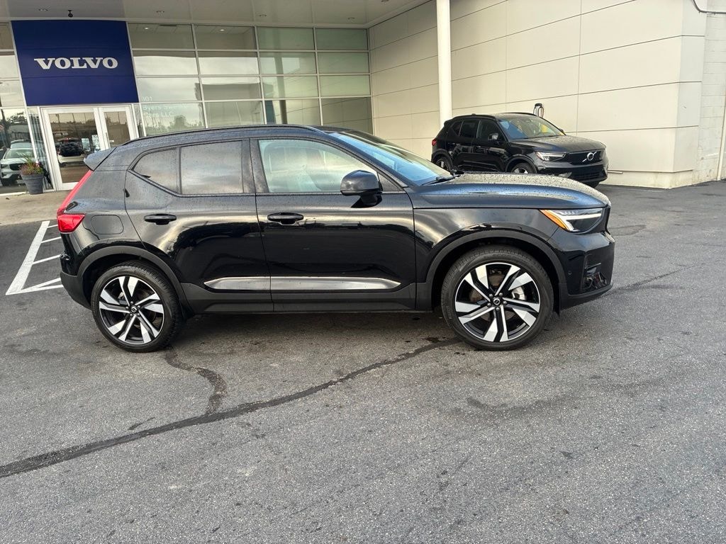 Used 2024 Volvo XC40 B5 Plus Dark Theme SUV