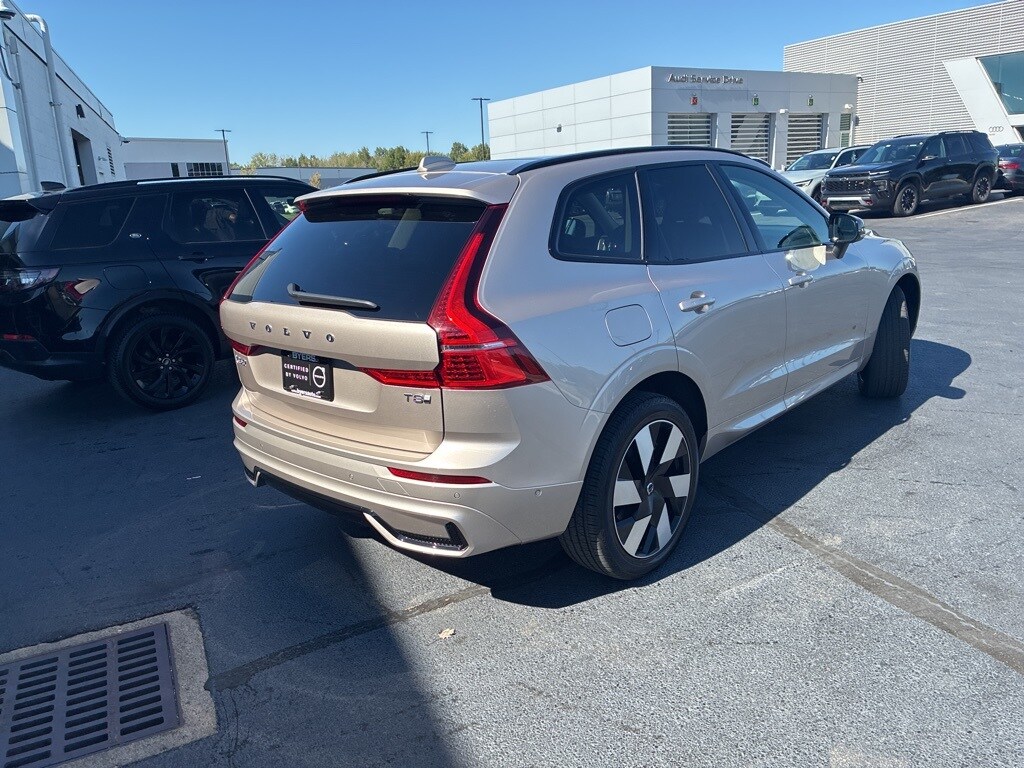 2025 Volvo XC60 Hybrid T8 Plus photo 3
