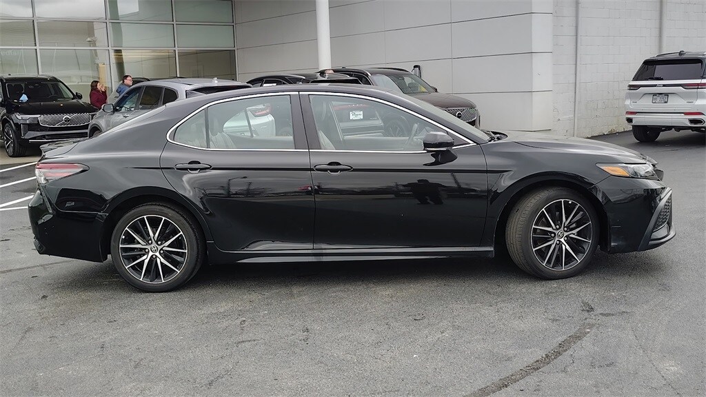 2023 Toyota Camry SE photo 2