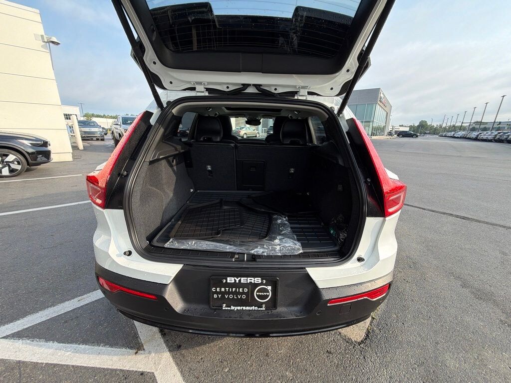 Used 2024 Volvo XC40 B5 Plus Dark Theme SUV