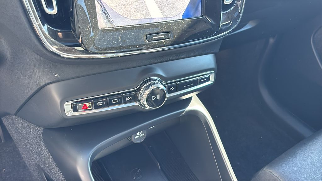 2026 Volvo XC40 Plus - Photo 20