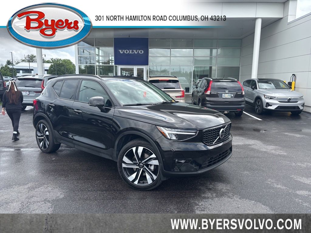 2023 Volvo XC40 B5 Plus Dark AWD's photo