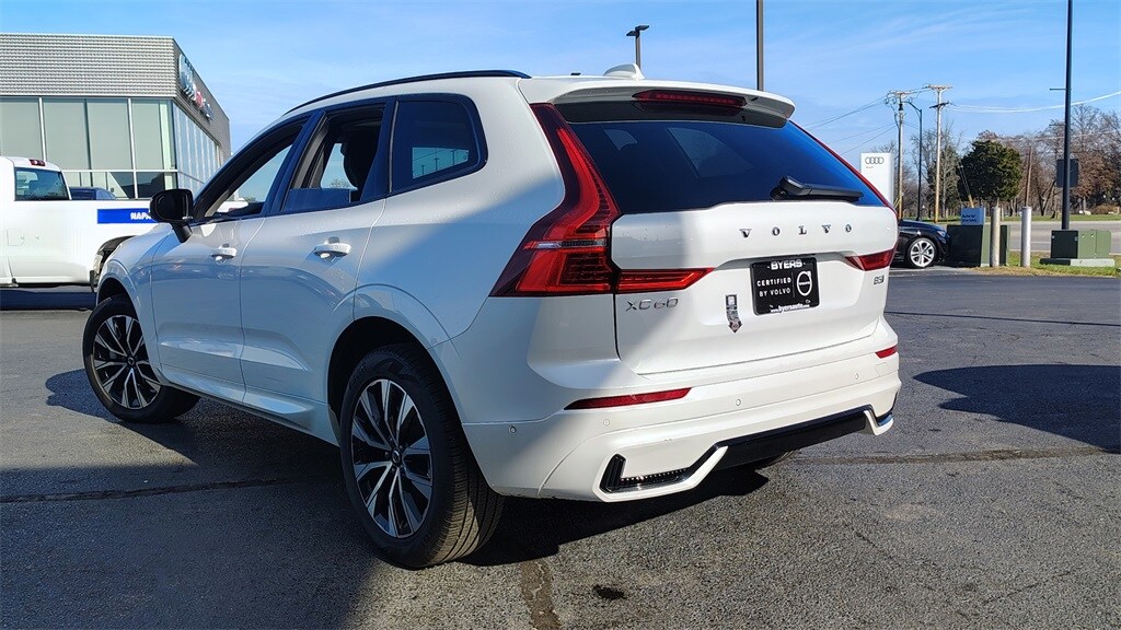 2025 Volvo XC60 B5 Plus photo 4