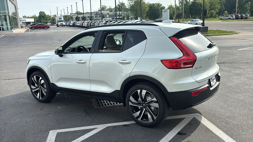New 2026 Volvo XC40 B5 Plus SUV