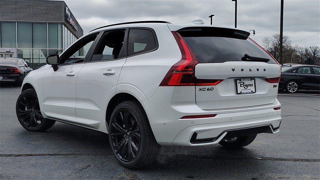 2026 Volvo XC60 B5 Black Edition photo 3