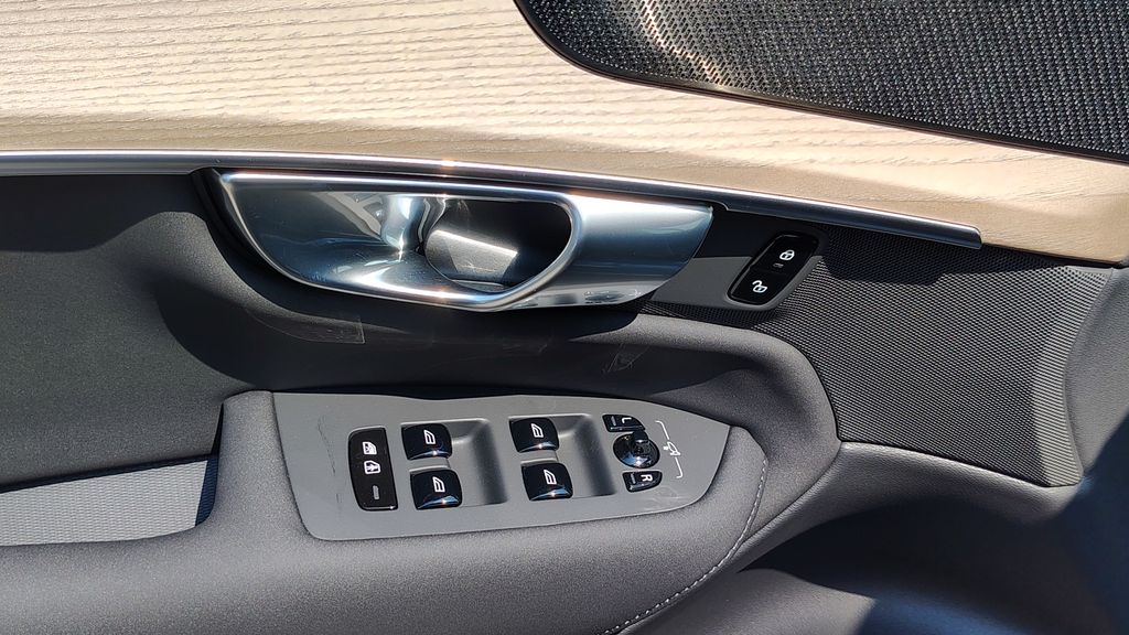 2026 Volvo XC90 Plus - Photo 11