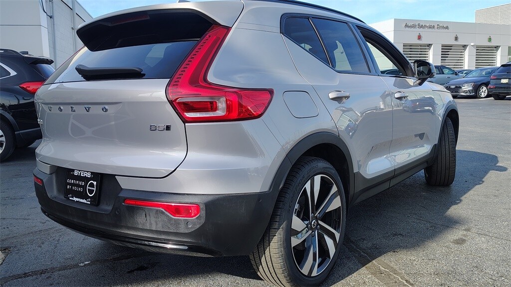 2025 Volvo XC40 Plus photo 3