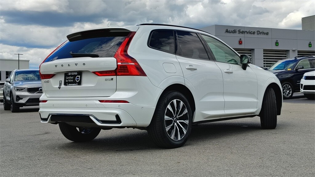 2025 Volvo XC60 B5 Plus photo 3
