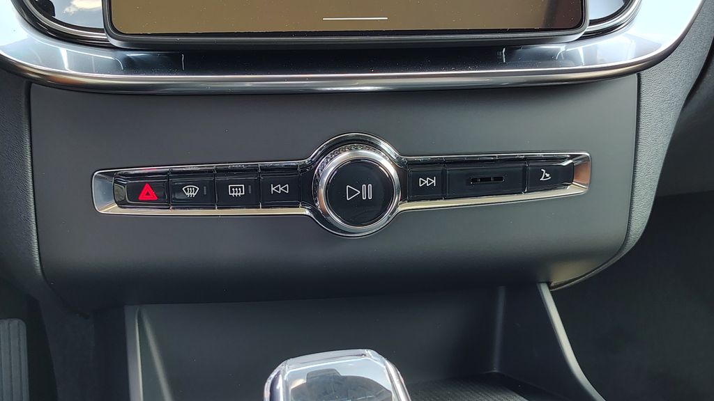 2026 Volvo XC90 Plus - Photo 26