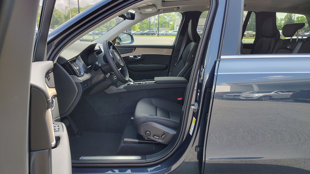 2026 Volvo XC90 Plus - Photo 7