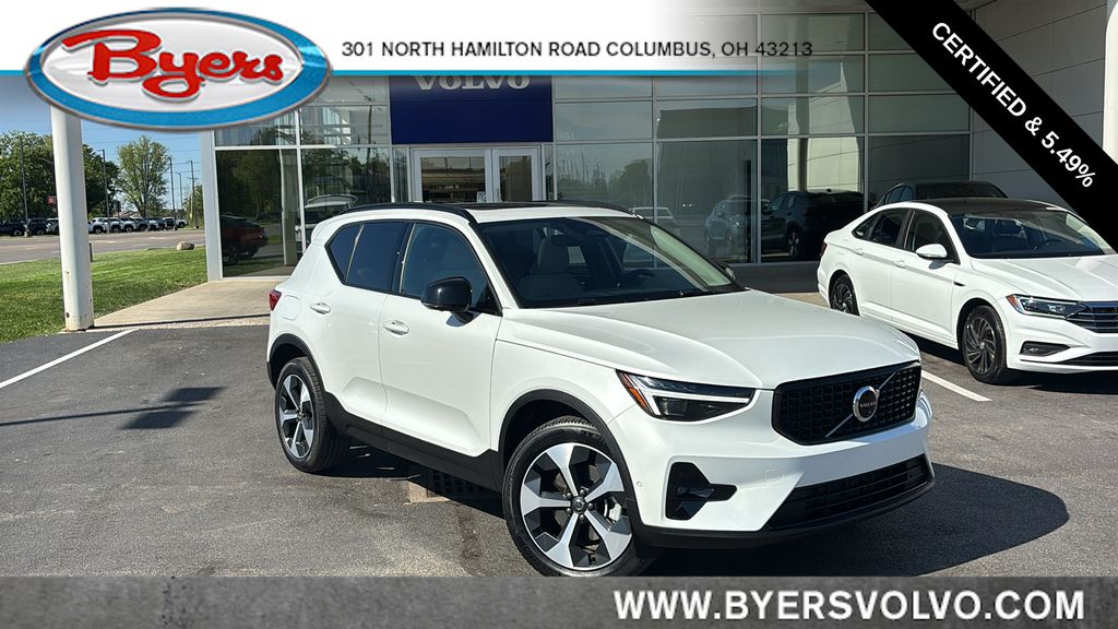 2026 Volvo XC40 B5 Plus Dark AWD's photo