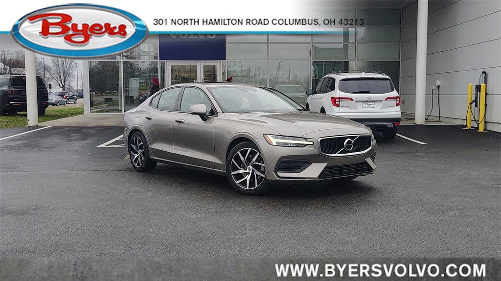 2020 Volvo S60 Momentum's photo