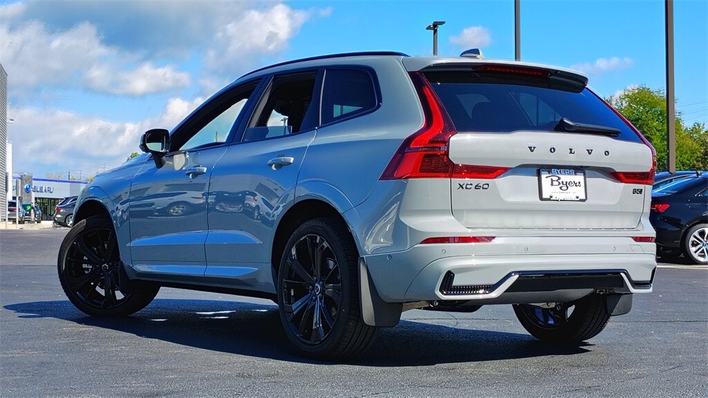 2026 Volvo XC60 B5 Black Edition photo 3