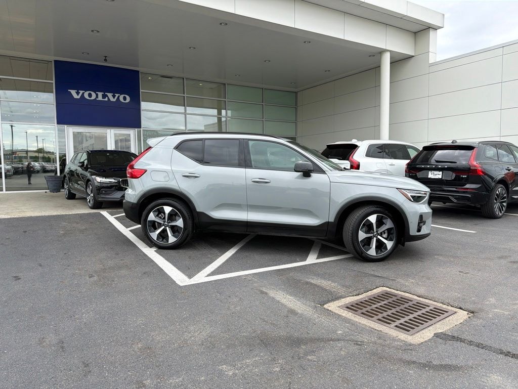 Certified 2025 Volvo XC40 B5 Plus Dark Theme SUV