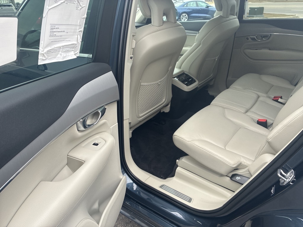 Used 2022 Volvo XC90 T5 Momentum SUV