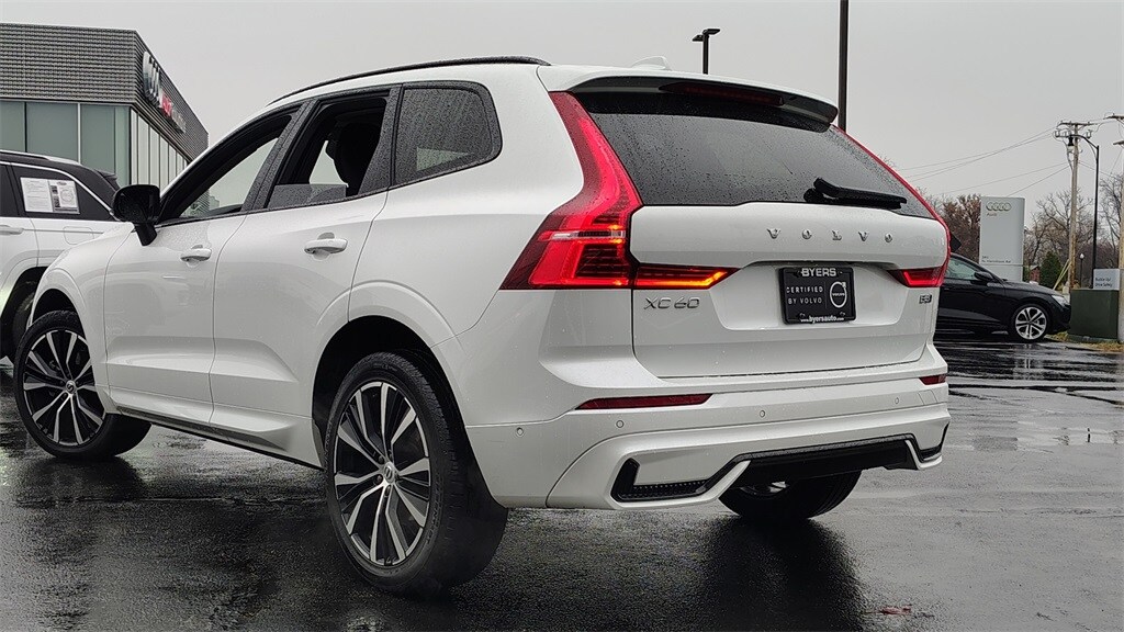 2025 Volvo XC60 B5 Plus photo 4