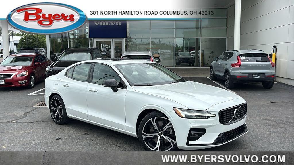 2023 Volvo S60 B5 Core Dark Theme's photo