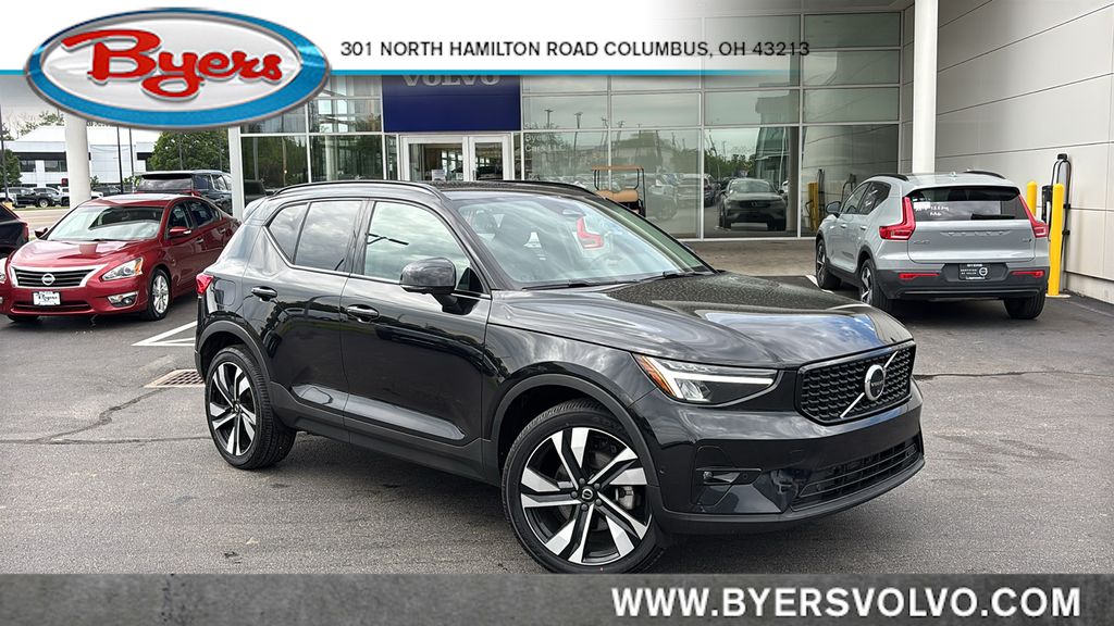 2023 Volvo XC40 B5 Plus Dark AWD's photo
