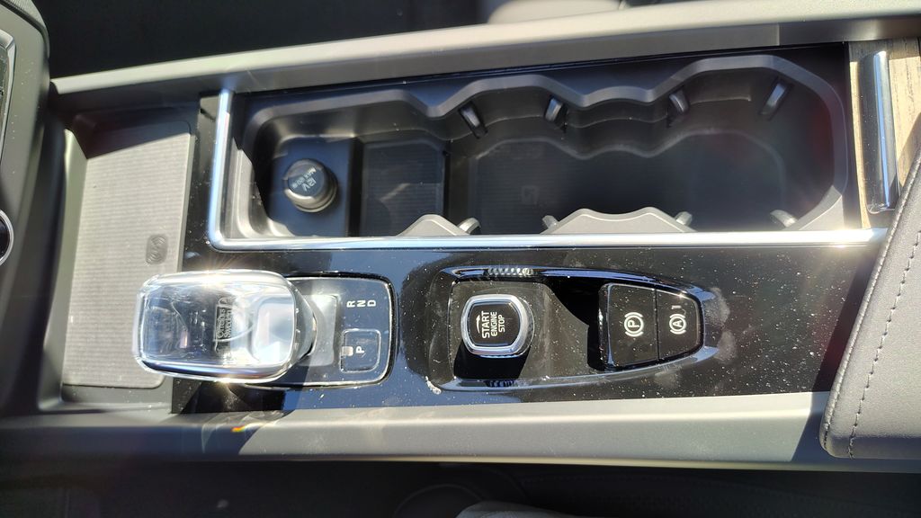 2026 Volvo XC60 Plus - Photo 24