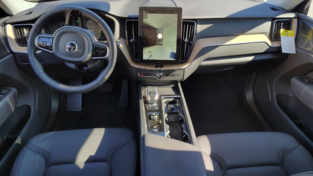 2026 Volvo XC60 Plus - Photo 13