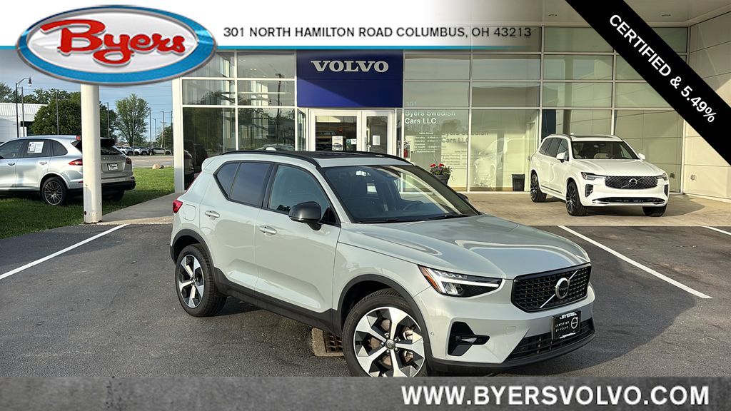2025 Volvo XC40 B5 Plus Dark AWD's photo