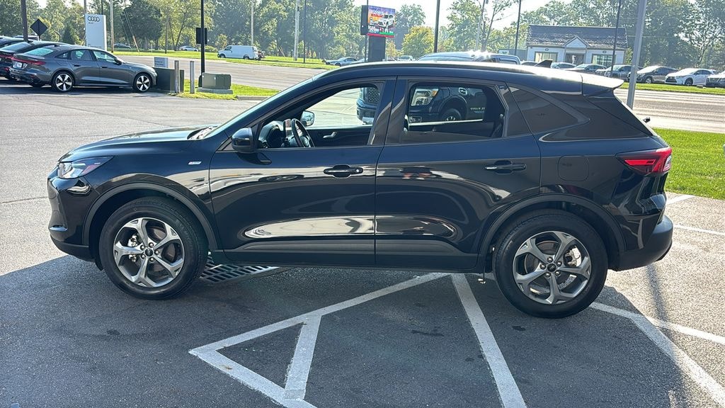 Used 2025 Ford Escape ST-Line Select SUV
