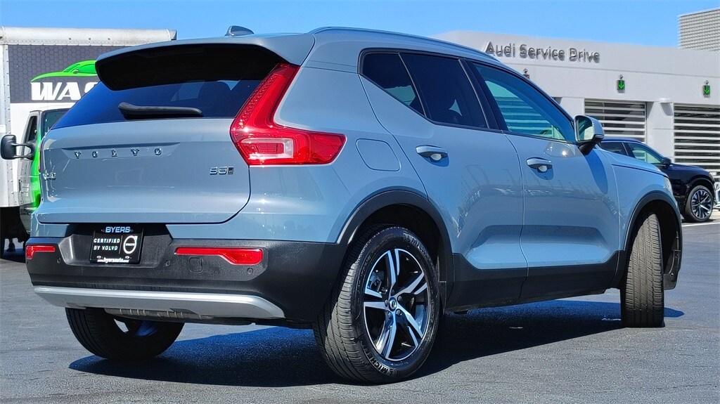 2023 Volvo XC40 Core photo 2