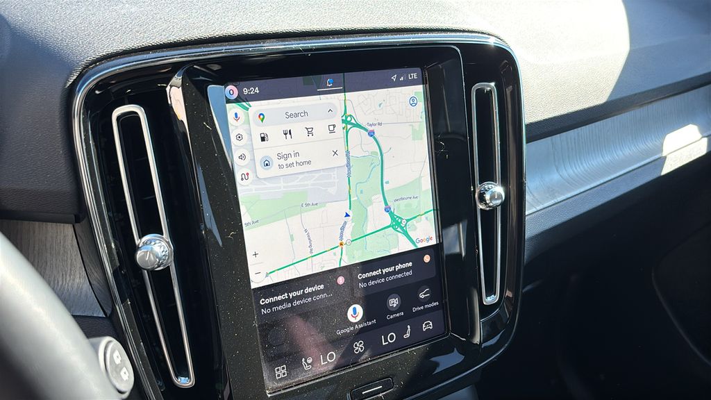 2026 Volvo XC40 Plus - Photo 18