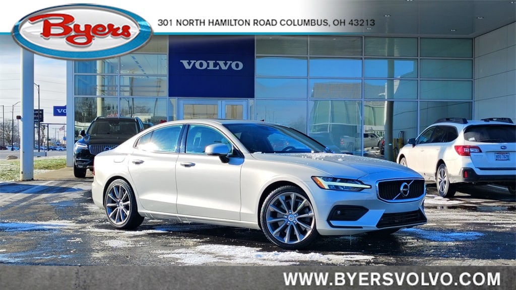 2021 Volvo S60 Momentum's photo