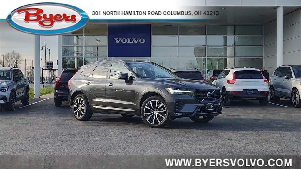 2025 Volvo XC60 Plus's photo