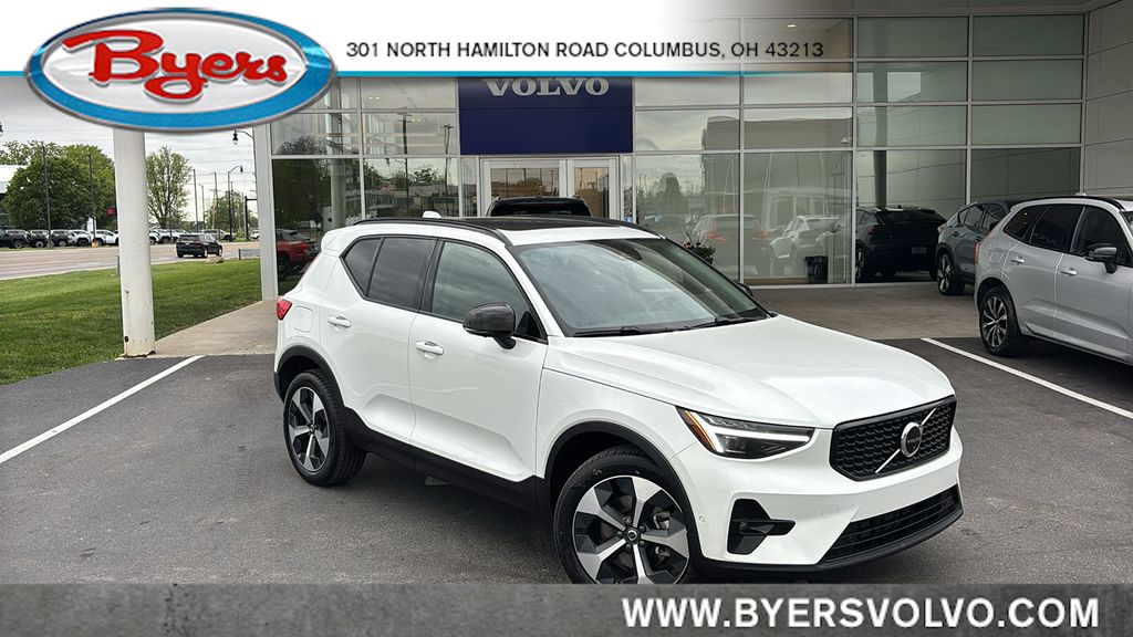2026 Volvo XC40 B5 Plus Dark AWD's photo